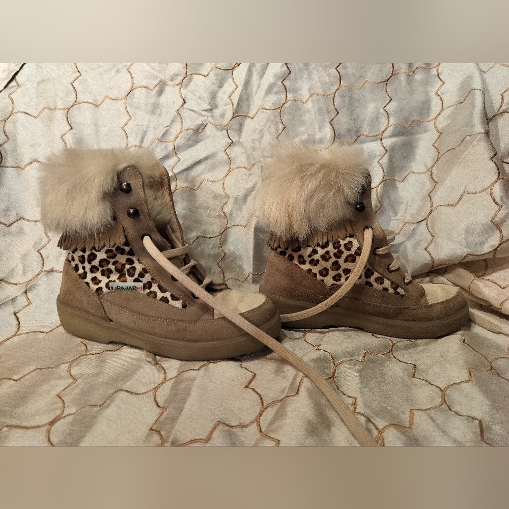 Pajar rabbit,cowhide shearling lined boots. Size 38 US 7 Made in Italy.